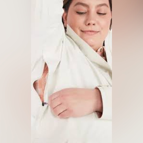 NWTs Marmot Women's Gore-Tex® Minimalist Jacket - Plus. Papyrus. - Picture 4 of 8